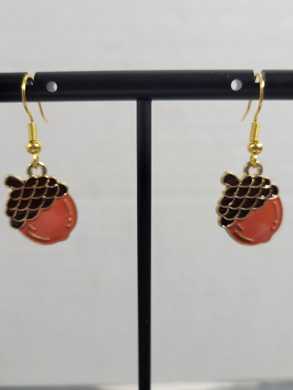 Acorn Dangle Earrings Gold Tone Orange Brown Enamel Fall Autumn Fashion E109E